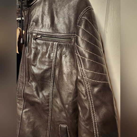 *SOLD* BRAND NEW, 100% Genuine Leather jacket. - Picture 8 of 12